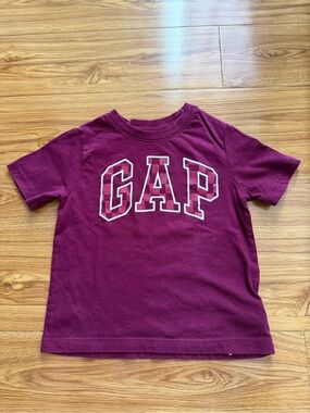Preloved Gap boys 3T Short Sleeve Logo Tee - Berry